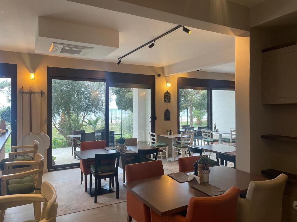 Апарт-отель «Apartments Kuce Lekovica Beach & Restaurant» фото 12