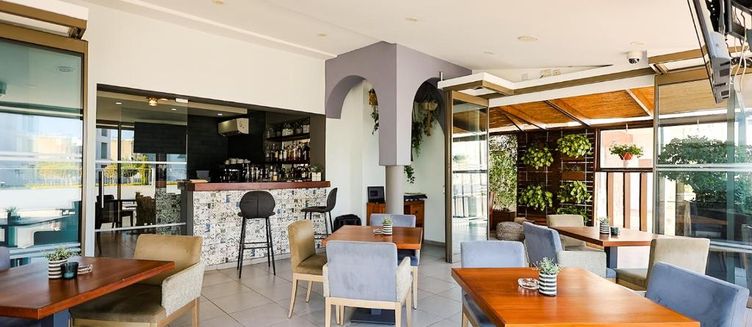 Фото отеля Mikes Kanarium City Hotel