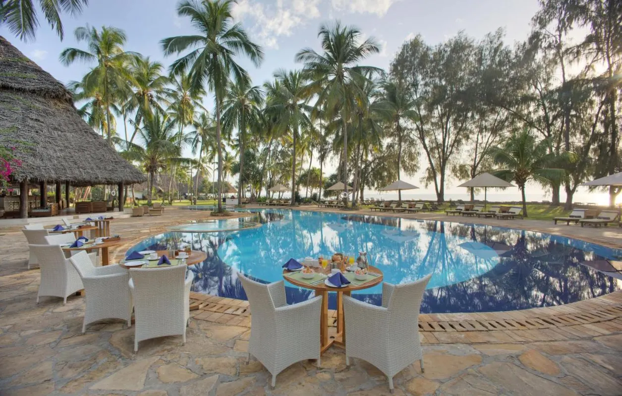 Bluebay Beach Resort & Spa фото 9