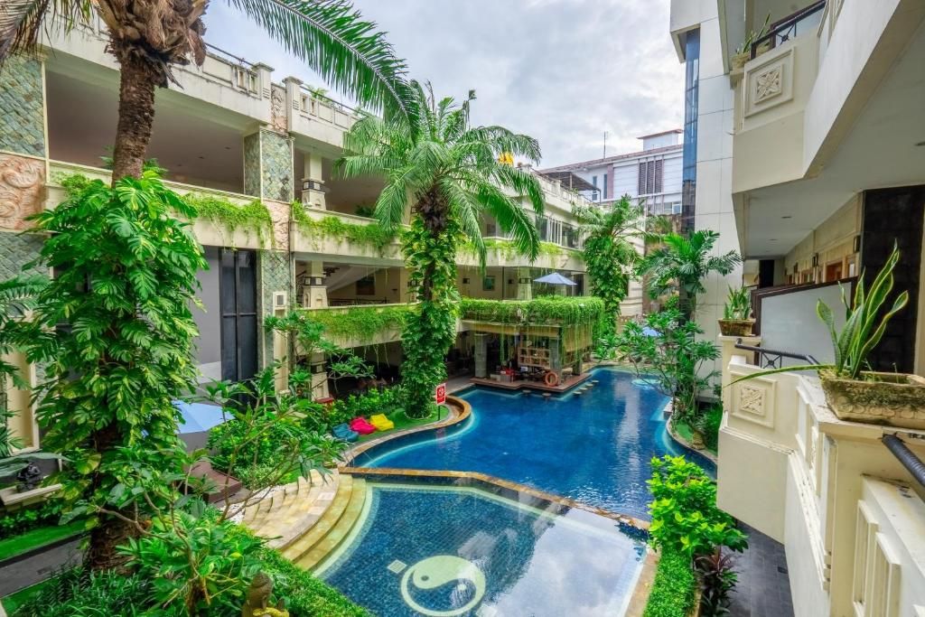 Famous Hotel Kuta фото 36