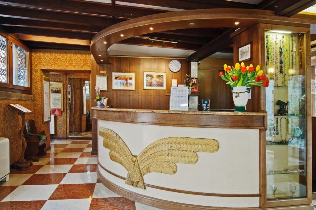Hotel La Fenice et Des Artistes фото 10