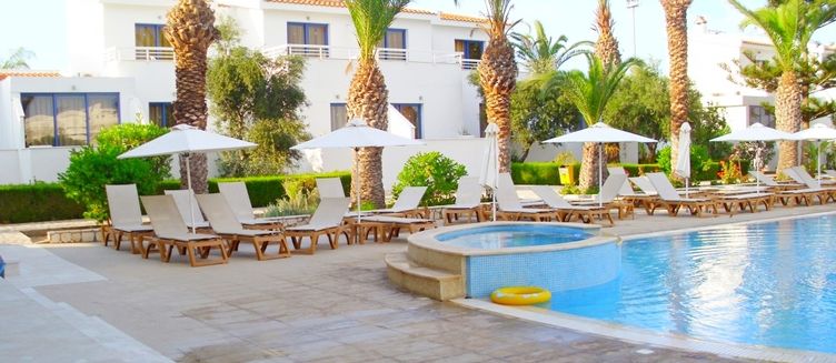 Фото отеля Stavrolia Gardens Hotel Apartments