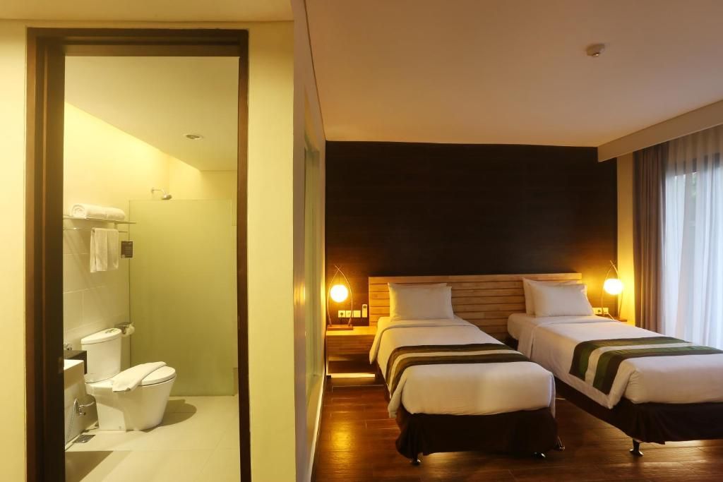 Grand Whiz Hotel Nusa Dua фото 2