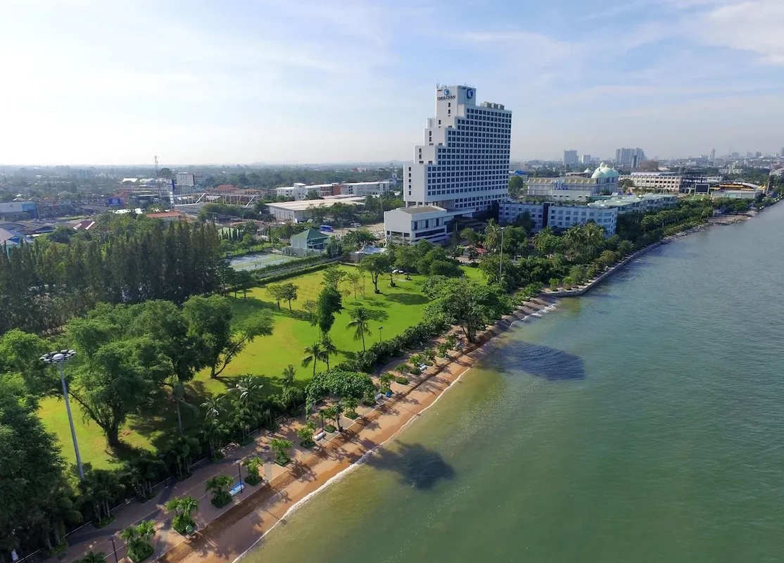 Cholchan Pattaya Beach Resort фото 2