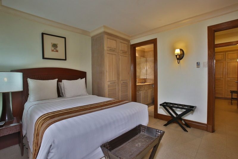 Crown Regency Suites Mactan фото 21