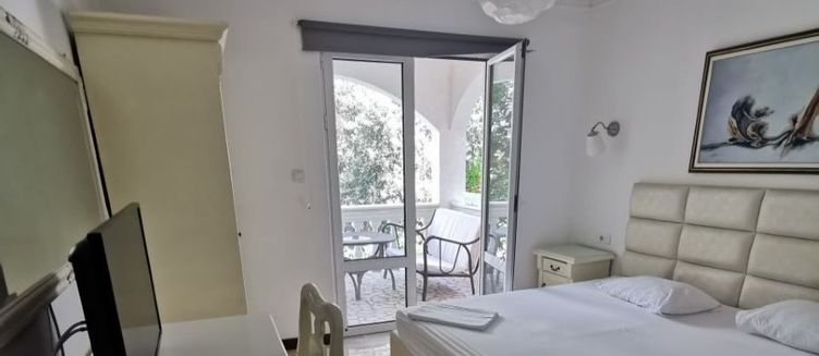 Фото отеля Adrovic 110 Guest House