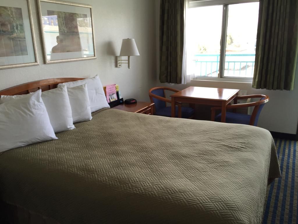 Travelodge by Wyndham Hollywood-Vermont/Sunset фото 29