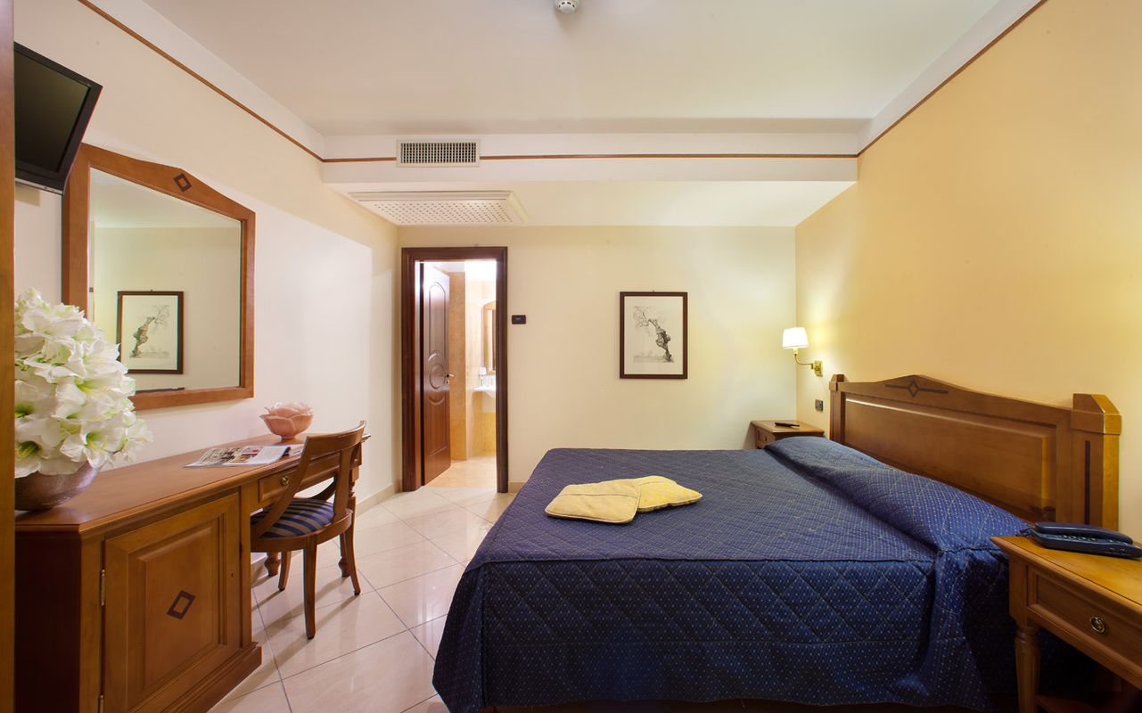 Ulisse Deluxe Hostel фото 25