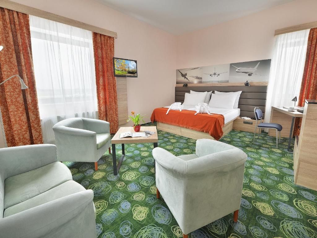Ramada Airport Hotel Prague фото 65