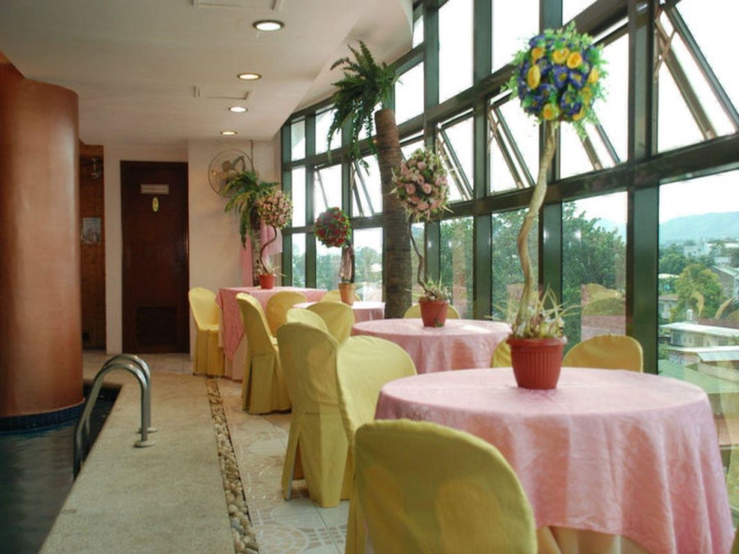 Sarrosa International Hotel and Residential Suites - Multiple Use Hotel фото 4