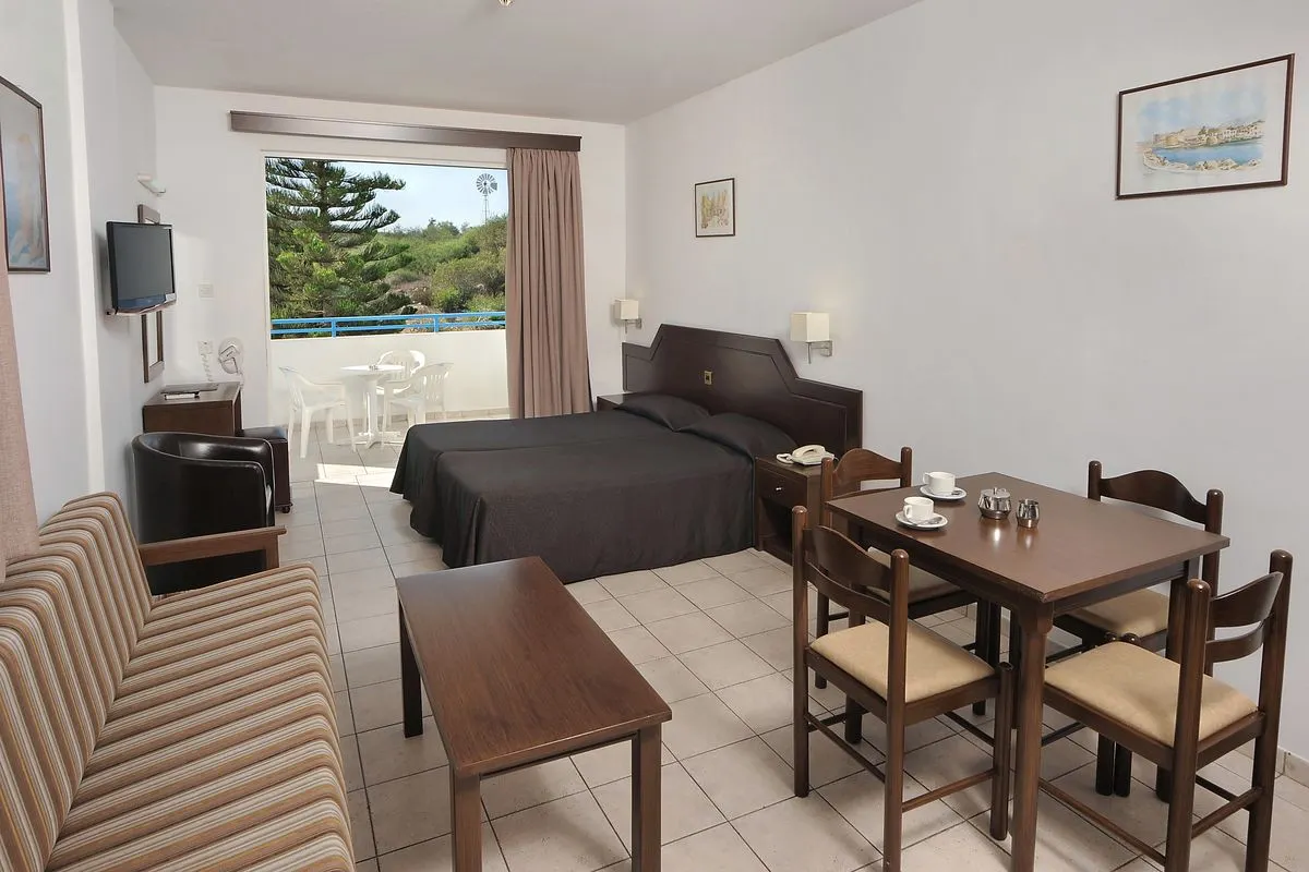 Petrosana Hotel Apartments фото 4