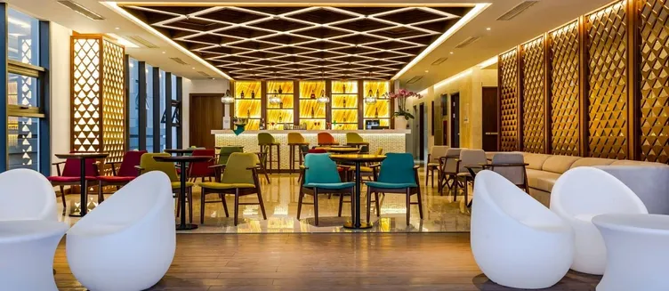 Фото отеля Maximilan Danang Beach Hotel