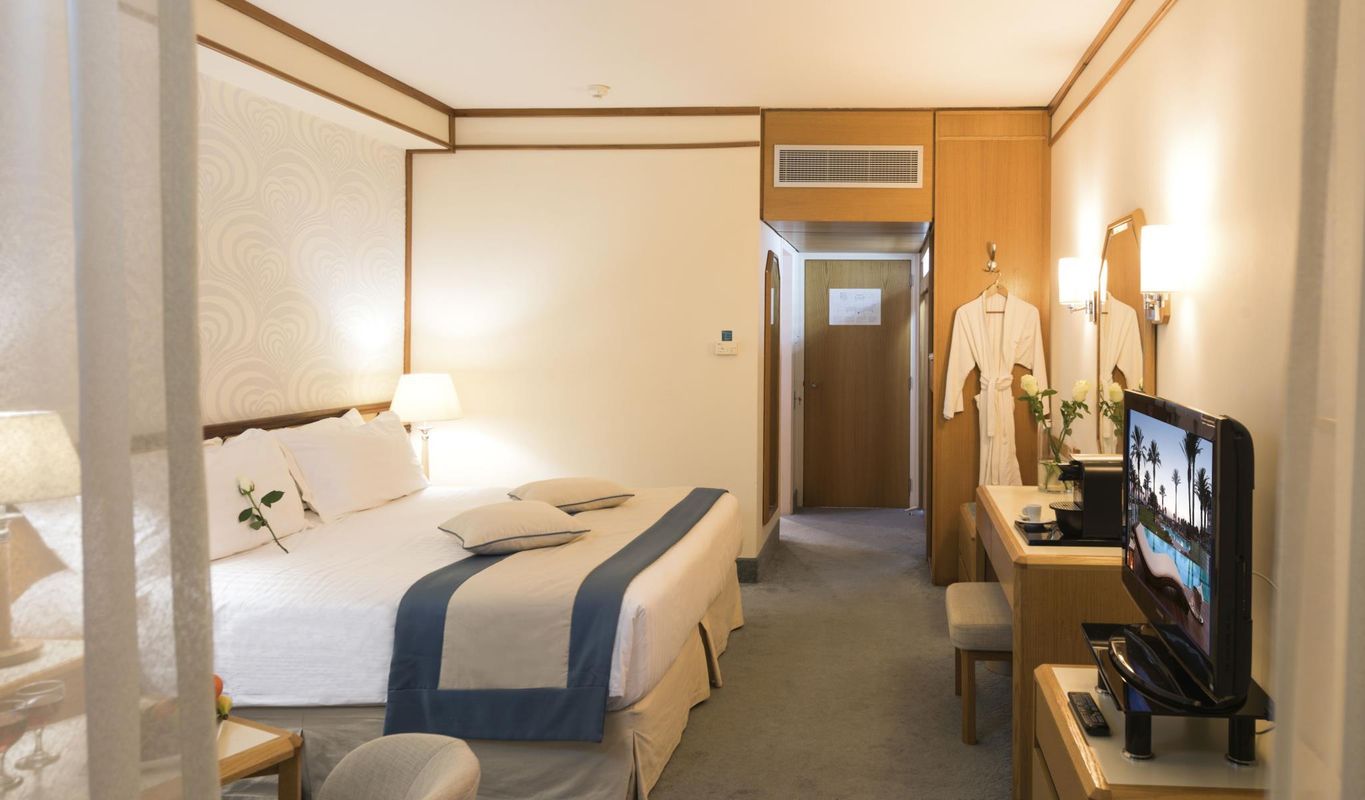 Constantinou Bros Athena Beach Hotel фото 25