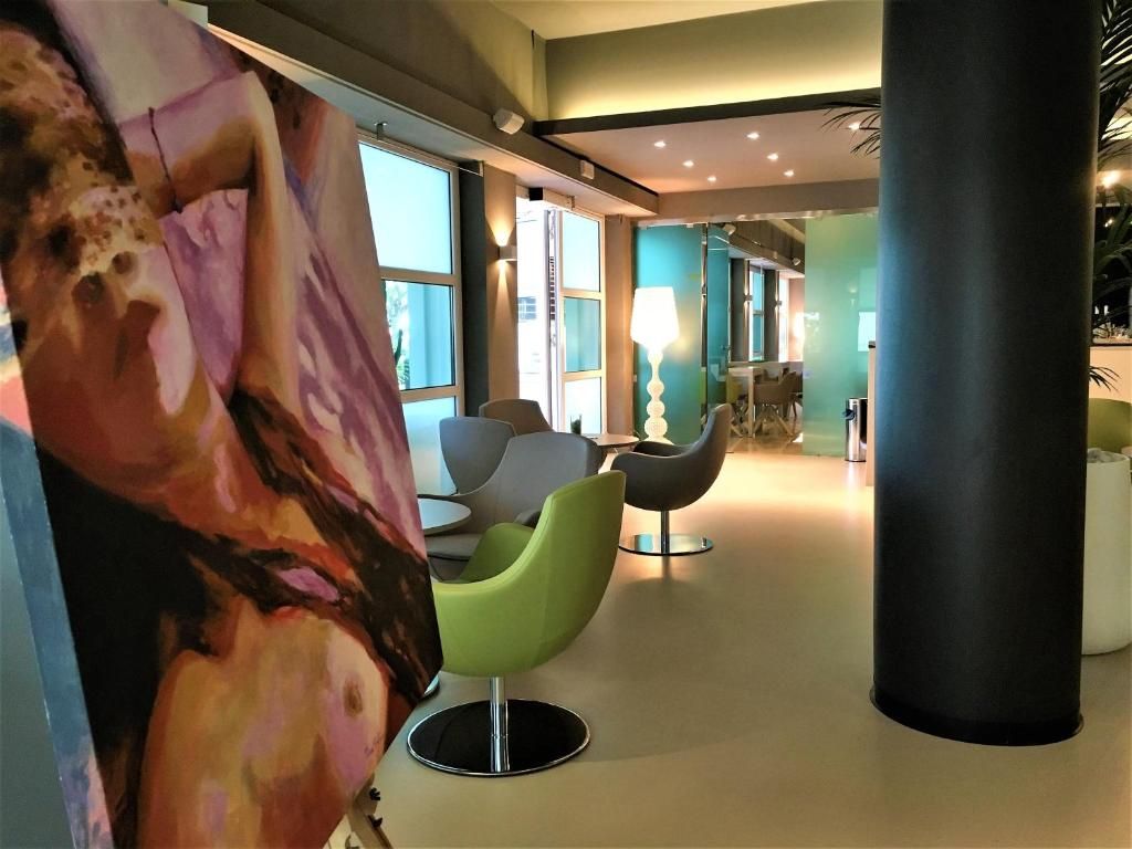 International Beach Hotel фото 5