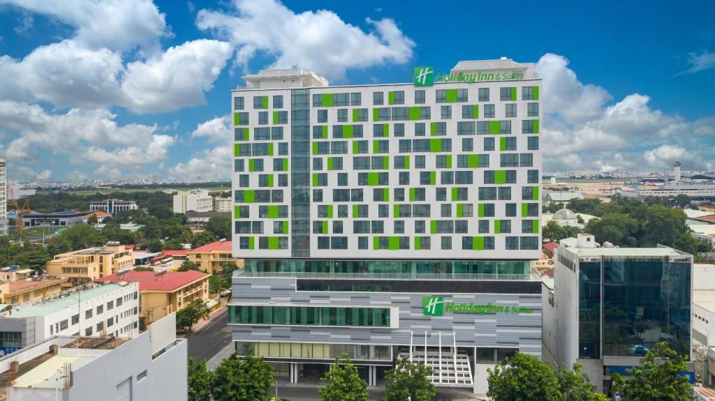Holiday Inn & Suite Saigon Airport фото 0