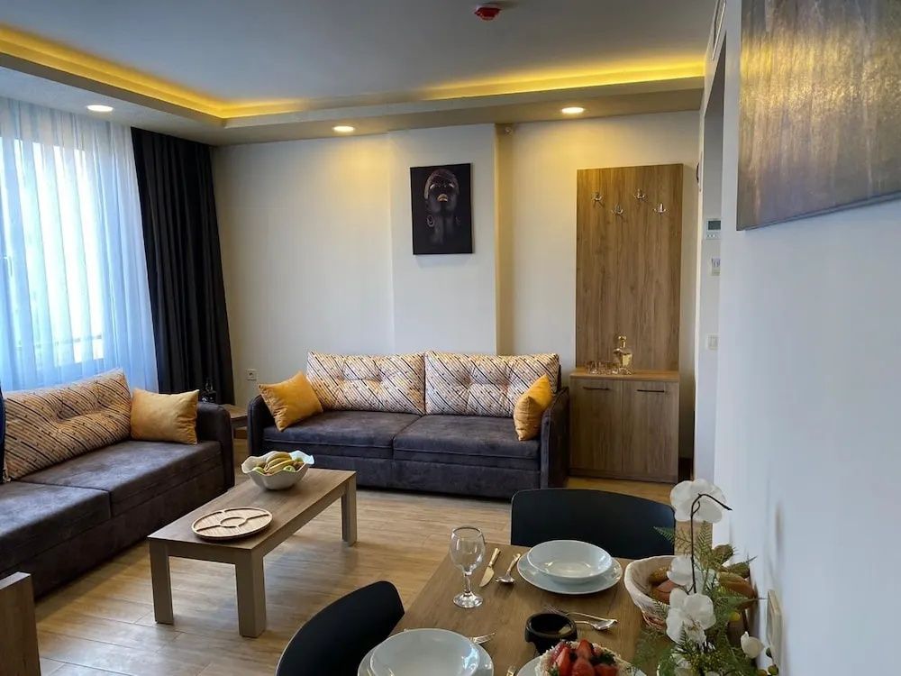Golden World Suite Hotel фото 1