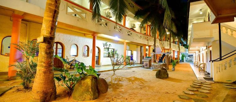Фото отеля International Beach Hotel & Restaurant