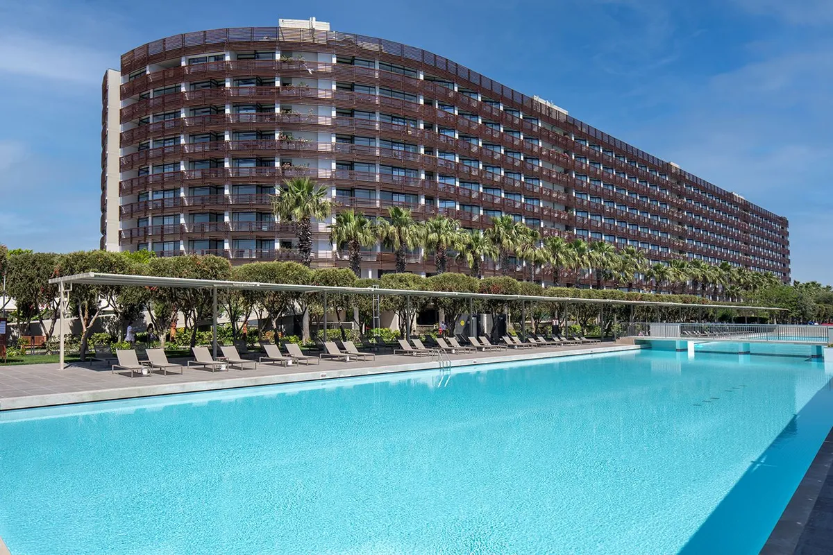Nirvana Cosmopolitan фото 0
