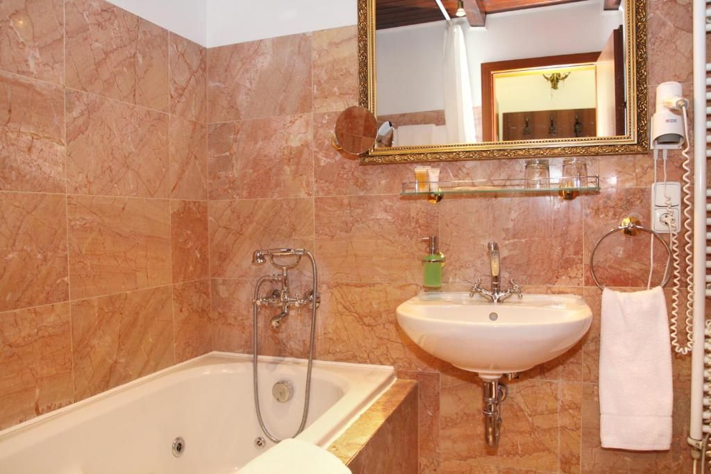 King Charles Boutique Residence фото 21