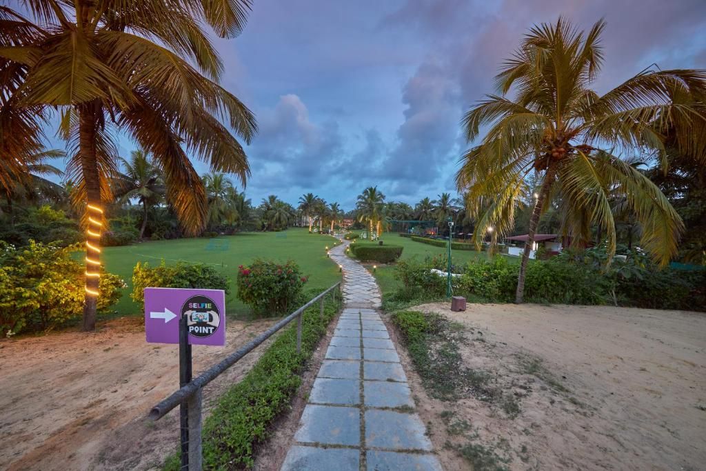 Royal Orchid Beach Resort & Spa, Goa фото 70