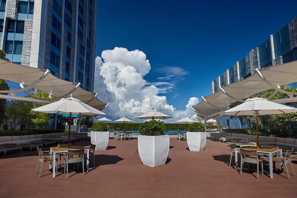 Crimson Hotel Filinvest City фото 28