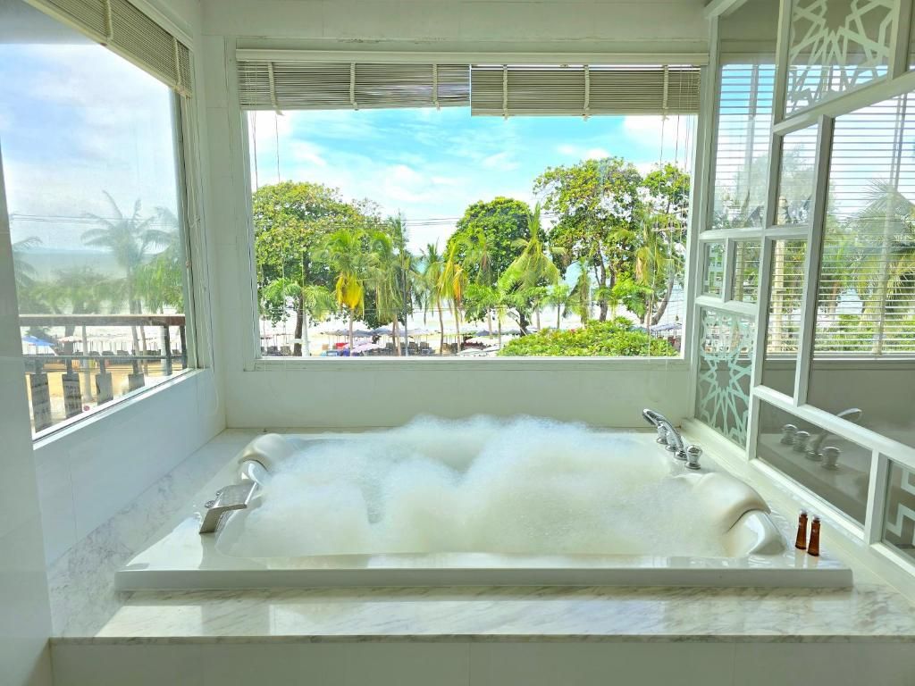 Welcome World Beachfront Resort фото 73