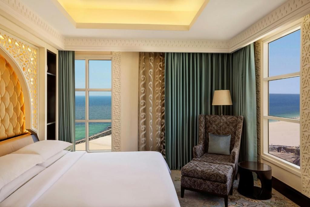 Sheraton Sharjah Beach Resort & Spa фото 127