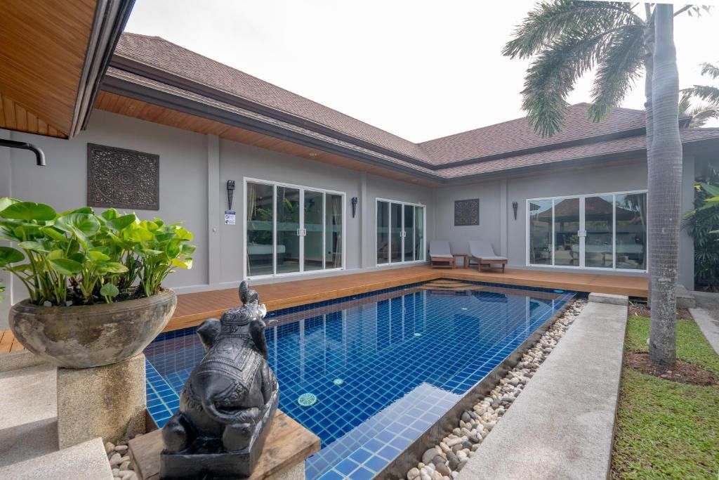 SeTroVa Naiharn Grand Pool Villa фото 18