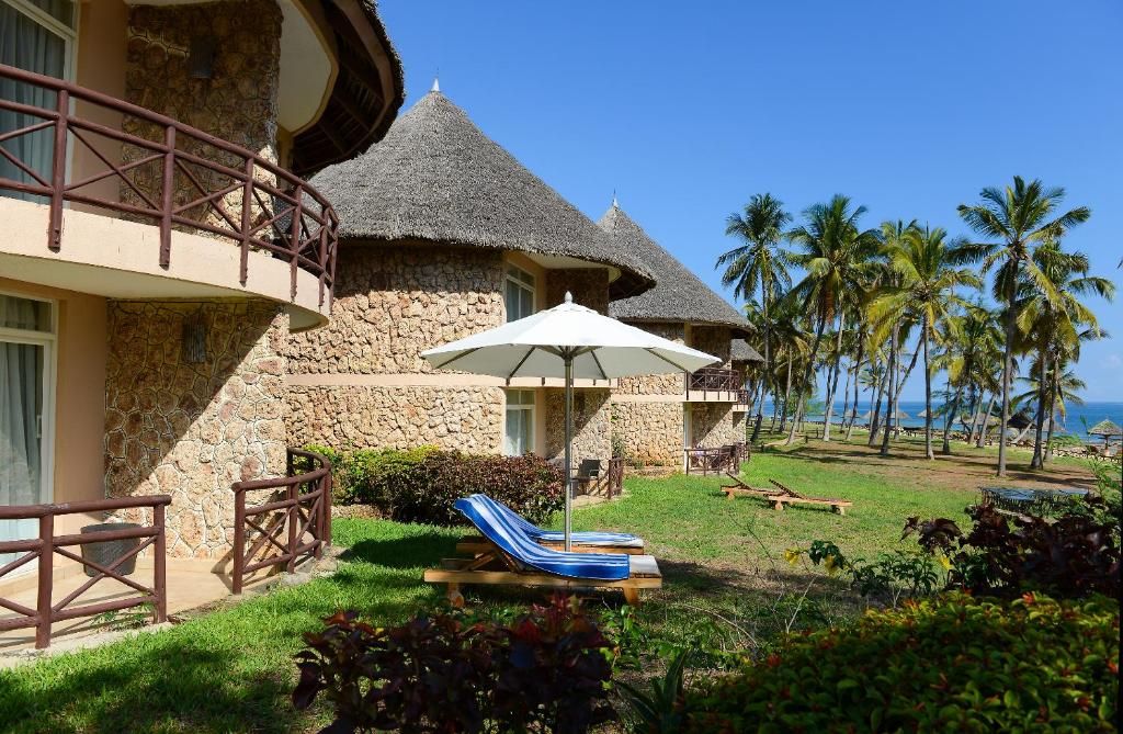 Ledger Plaza Bahari Beach фото 10