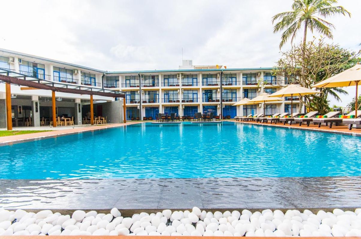 Camelot Beach Hotel фото 7