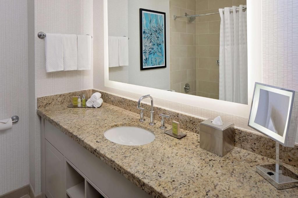 DoubleTree by Hilton Hotel Chicaco - Magnificent Mile фото 47