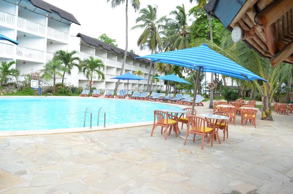 Travellers Beach Hotel and Club фото 23