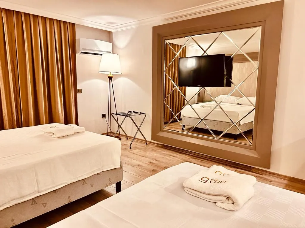 Fifty Five Suite Hotel фото 1