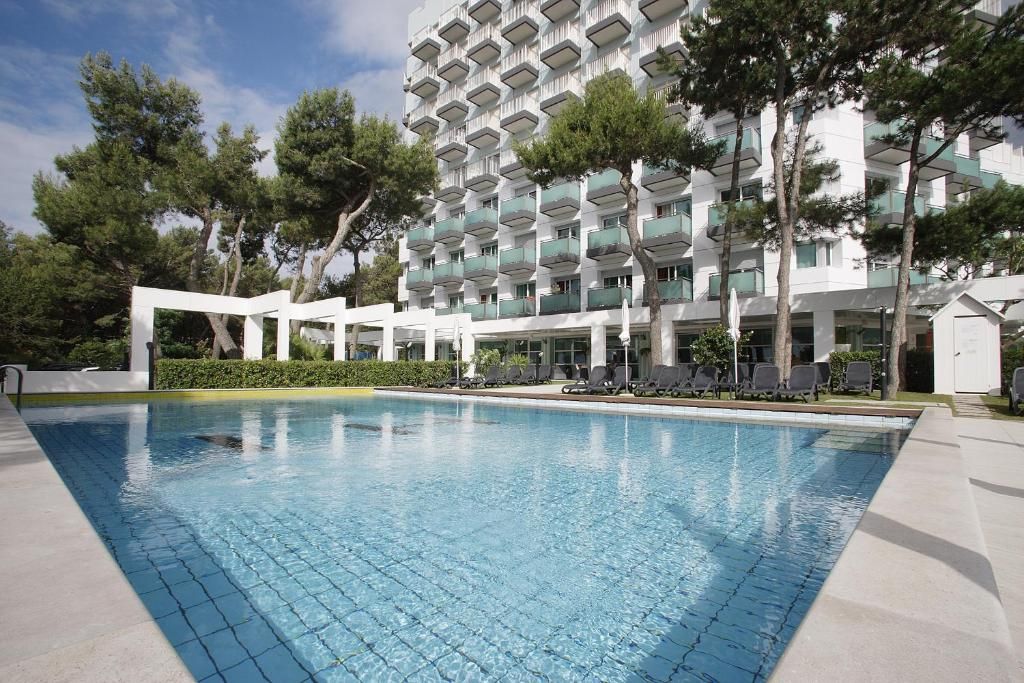International Beach Hotel фото 3