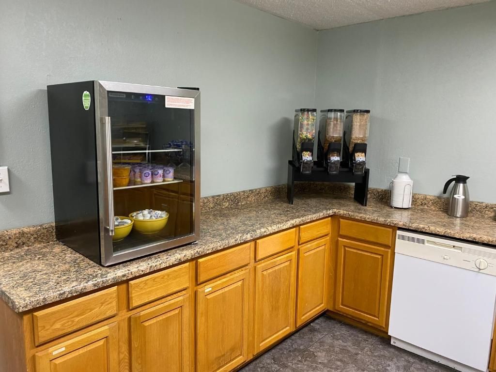 Days Inn & Suites Springfield on Interstate 44 фото 3