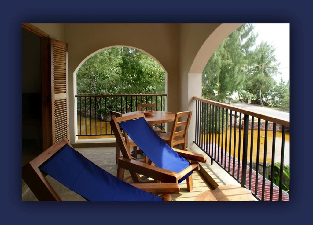 L'Hirondelle Self Catering Guest House фото 15