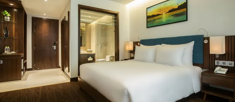 Фото отеля Maximilan Danang Beach Hotel