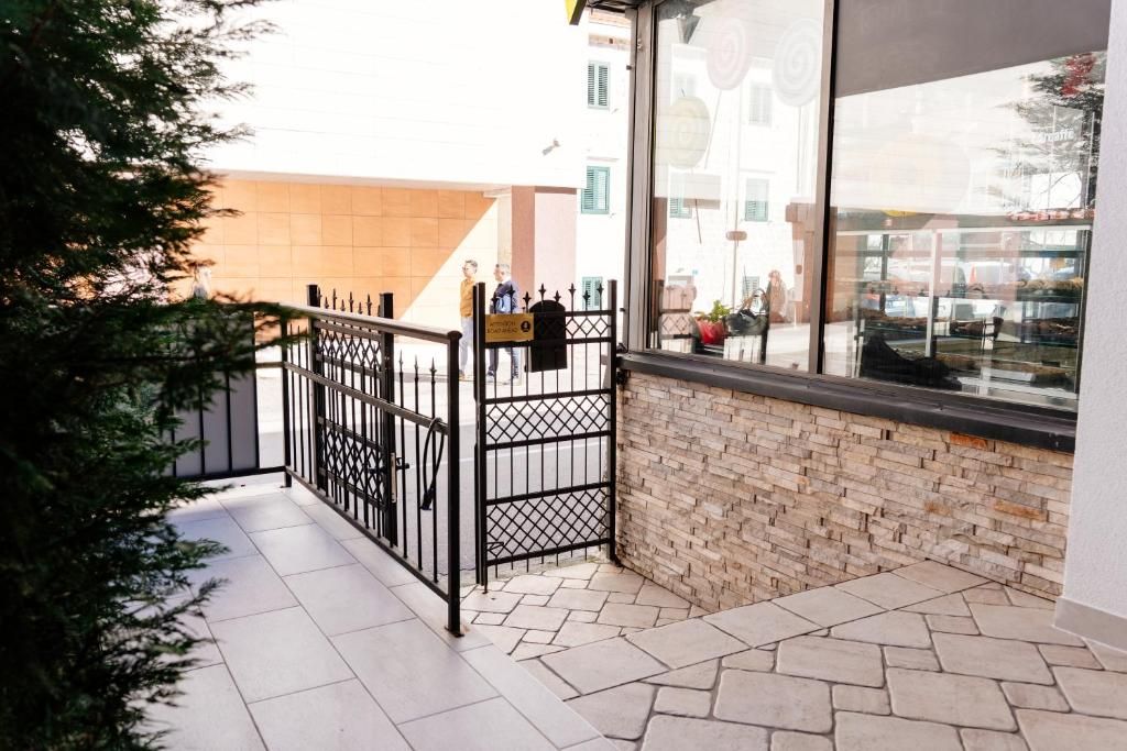 Accommodation Tianis Deluxe Rooms фото 18