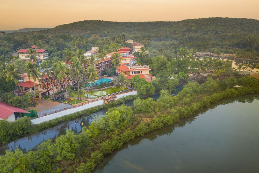 Lazy Lagoon, Baga A Lemon Tree Resort фото 30