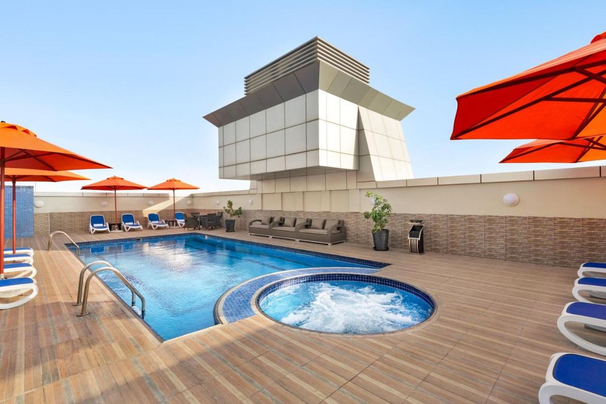 Ramada by Wyndham Dubai Deira фото 1