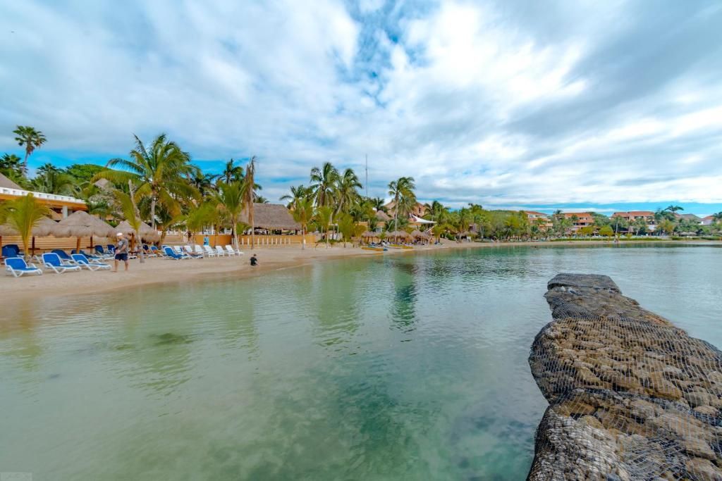 PA Beach Club & Hotel by GuruHotel фото 5