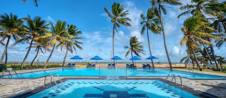 Фото отеля Camelot Beach Hotel