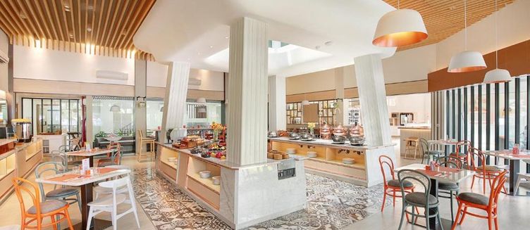 Фото отеля HARRIS Hotel Kuta Tuban Bali