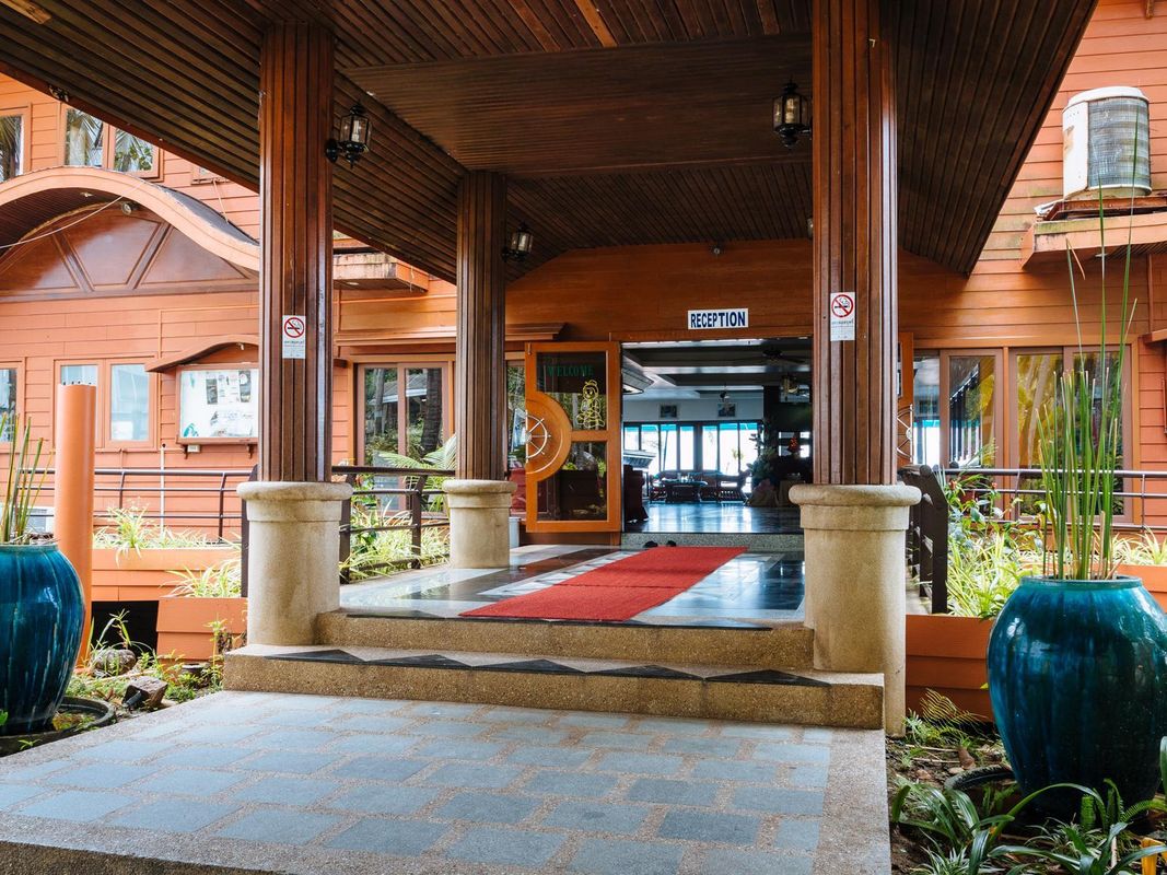Aunchaleena Beach Front Resort фото 6