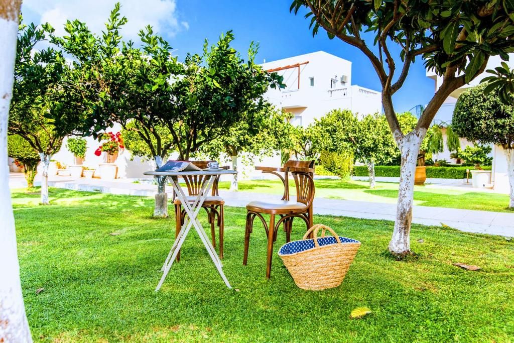 Yiannis Manos Hotel фото 23