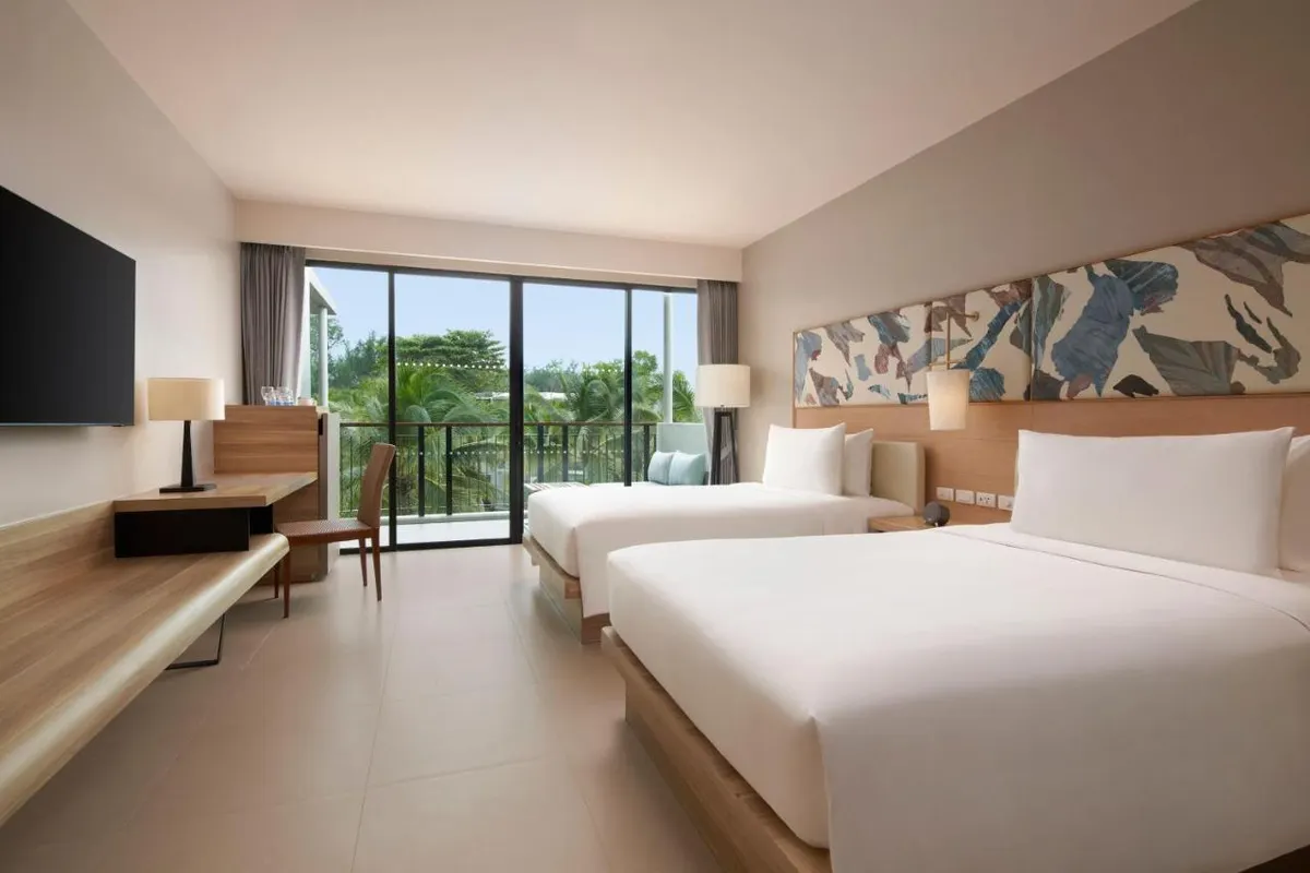 Le Meridien Phuket Mai Khao Beach Resort фото 3