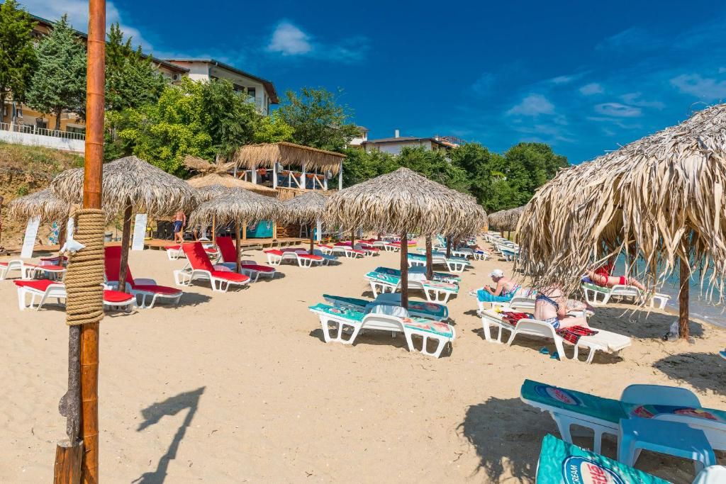 Iris Beach Hotel - Half Board фото 6