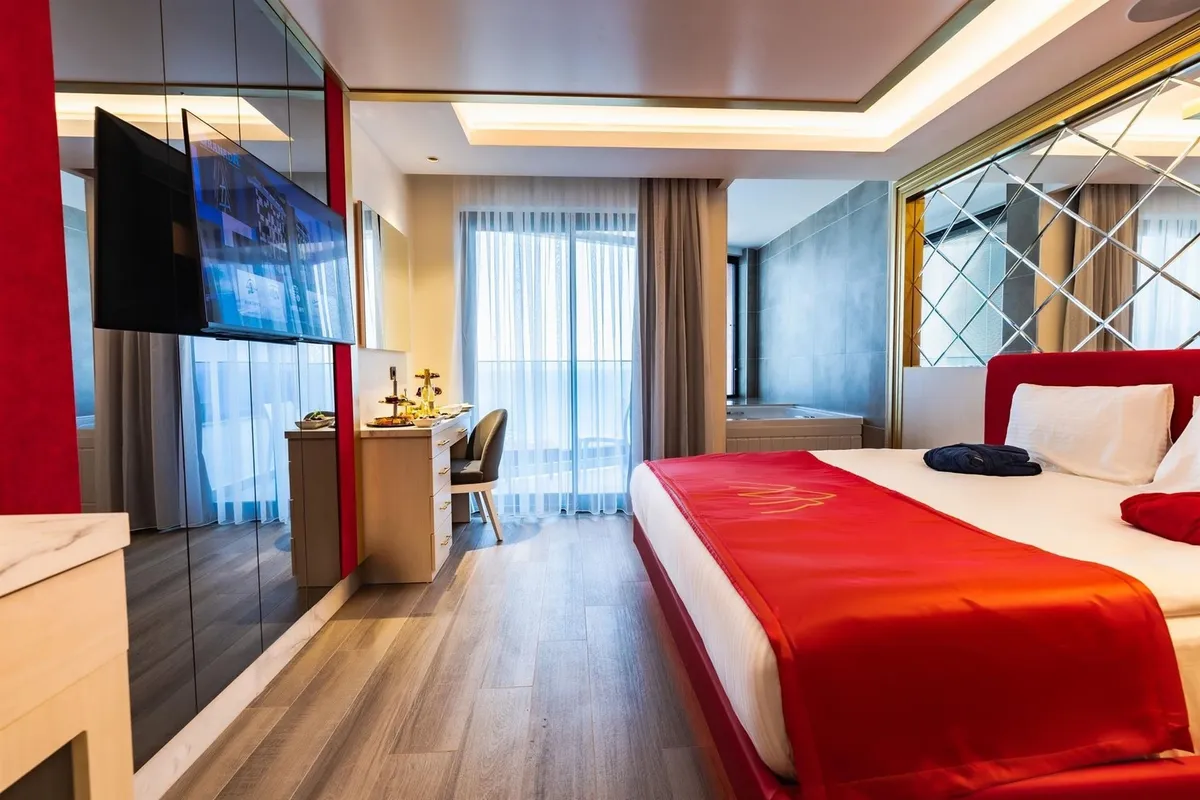 Granada Luxury Red (Adults Only) фото 3