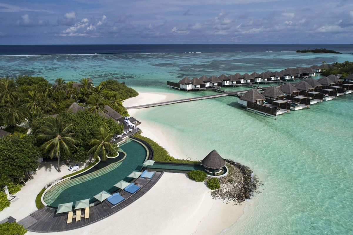 Four Seasons Resort Maldives at Kuda Huraa фото 4