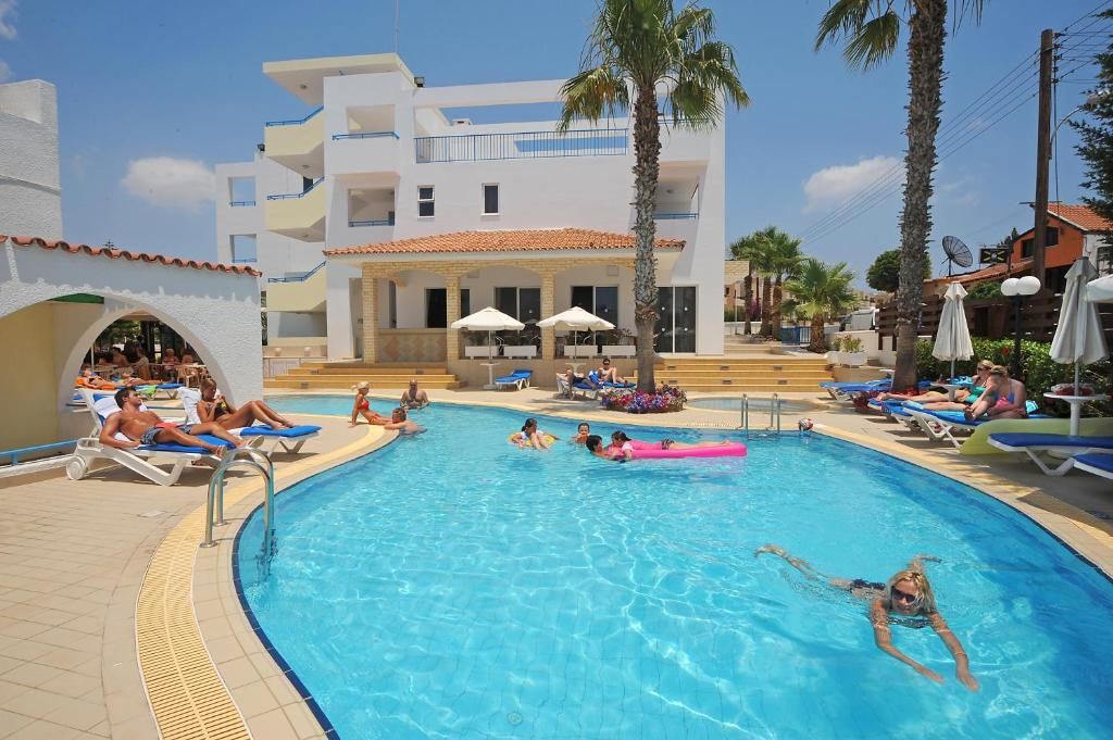 Petrosana Hotel Apartments фото 30